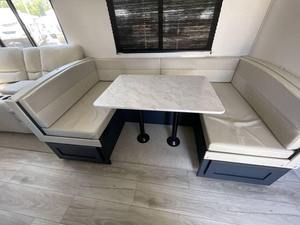 Caravana de Viaje Todoterreno Ultra Ligera Explorer con Diseño Impermeable y Capacidad para 8 Personas - Product Image 6