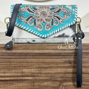 Sac bandoulière tendance en cuir de vache occidental, sac à rabat brodé et ciselé, sac à main artisanal avec bracelet et bandoulière réglable - Product Image 1