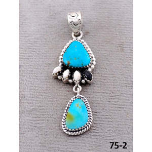 Pendentif Santa Maria fait main du sud-ouest avec turquoise de buffle blanc et argent sterling serti en clos - Product Image 1