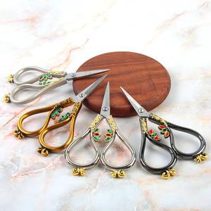 Tijeras Duraderas de Acero Inoxidable con Bordado de Flores de Estilo Retro Vintage para Coser, Hacer Scrapbooking y Manualidades - Product Image 4