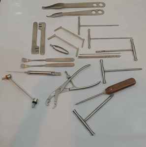 Juego de Instrumentos Quirúrgicos Ortopédicos de Acero, Manuales, Clase I, Calidad Premium, Reutilizables, Certificación CE, 1 Año de Garantía, Metal Med Corporation - Product Image 1