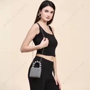 Classic Style Floral Clutch Purse with Hand-<b>Stitched</b> Beading and Pearl Decoration a Chic Fashion <b>Accessory</b> - Product Image 1