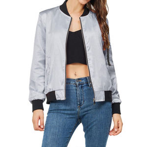 Blouson bomber en satin gris argenté pour femme, fermeture éclair intégrale noire, poche utilitaire sur la manche, finition brillante légère, style urbain, vêtement d'extérieur - Product Image 3