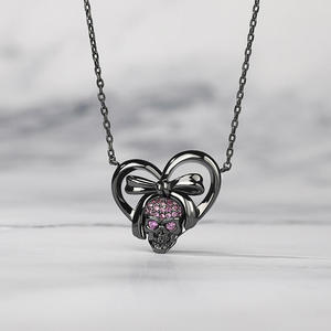 Collier pendentif crâne en argent sterling et diamants Jeulia, design romantique et sombre - Product Image 4