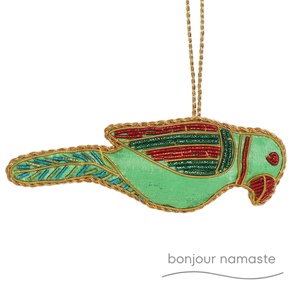 Adorno navideño de loro hecho a mano | Decoración navideña de pájaro con cuentas coloridas Bonjour Namaste respetuoso con el medio ambiente sostenible personalizado - Product Image 2