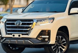 Toyota Land Cruiser Prado 2018 con Kit de Carrocería LIMGENE Instalado, Volante a la Derecha, Motor Diésel de 2.8L, Transmisión Automática, Encendido por Botón - Product Image 3