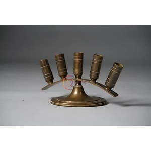 Petit candélabre décoratif en laiton au design élégant Chandelier unique à 5 bras Pot à bougie Table décorative Nouveau look Candélabre maison - Product Image 4