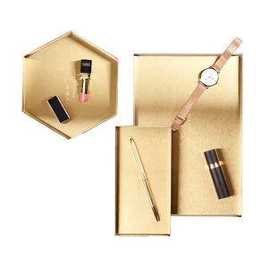 Bandejas personalizables de lujo modernas de latón de metal dorado para servir bandejas de almacenamiento para el hogar/hotel/restaurante uso tamaños personalizados en La India - Product Image 2