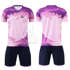 Uniforme de football pour hommes avec coutures solides, ajustement athlétique confortable, respirant, léger, 100% polyester, design personnalisable - Product Image 1