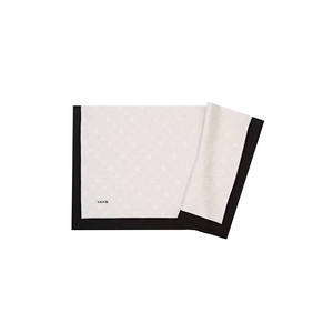 Chal Cuadrado con Bordes de Poliéster en Color Blanco Hueso y Diseño Estampado - Product Image 2