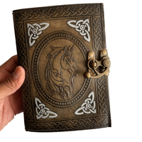 Conçu sur mesure en relief licorne cheval en cuir Journal Vintage livre ombres classique couverture rigide planificateur usage personnel religieux