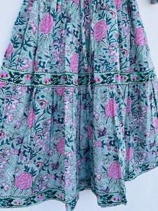 Vestido hasta el suelo de algodón puro del exportador indio Kurti Impreso Uso diario con decoración de botones Precio al por mayor Referencia FOB - Product Image 3