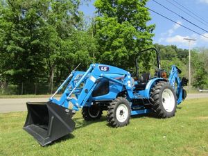 Tracteur compact LS avec chargeur frontal et pelle arrière, moteur essence, 4x4, conception à couple élevé - Product Image 5