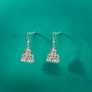 ต่างหูแฟชั่นดีไซน์เนอร์สำหรับผู้หญิง Jhumki เทียมพร้อมอุปกรณ์เสริมหรูหราสำหรับผู้หญิง - Product Image 1