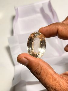 Topacio amarillo natural de gran tamaño facetado en corte de cojín Piedra preciosa limpia y elegante 100 quilates - Product Image 3