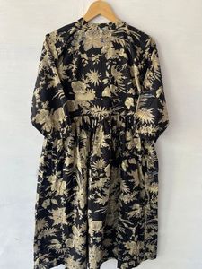ชุดเดรสผ้าฝ้ายอินเดียทำด้วยมือพิมพ์ลายดอกไม้กระโปรงวงกลมพร้อมเสื้อเบลาส์ยาว - Product Image 6