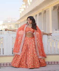 Rehaussez votre garde-robe ethnique avec notre exquise collection de lehenga choli, parfaite pour les mariages et les occasions festives. - Product Image 4