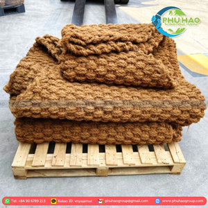 Tapis carré en fibre de coco élégant et écologique, idéal pour le soutien des plantes et la protection du sol. - Product Image 3