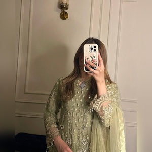 Nouveauté : Ensemble Kurti Sharara et Dupatta en 3 pièces en gros, en faux georgette lourd avec broderie à la main pour femmes - Product Image 2