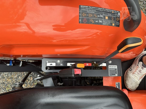 ซัพพลายเออร์ที่ดีที่สุด รถแทรกเตอร์ Kubota L3302 มือสองราคาถูก 33 แรงม้า ขับเคลื่อน 4 ล้อ รถแทรกเตอร์ขนาดเล็ก เครื่องยนต์ดีเซล ระบบไฮโดรสแตติก พร้อมที่ตักด้านหน้าสำหรับขาย - Product Image 4