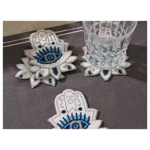 Posavasos con cuentas de color blanco más puro Diseño de mano en forma única Posavasos con cuentas Diseño de ojos Look Bebidas Taza Tazas Posavasos - Product Image 1