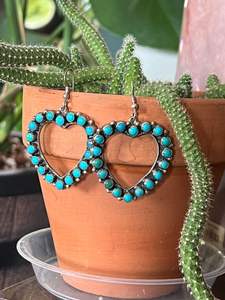 ต่างหู Kingman สีเทอร์ควอยส์ทำด้วยมือเครื่องประดับรูปหัวใจสีเงินสเตอร์ลิง - Product Image 2