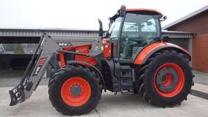 Nuevo Tractor M7131 con Maquinaria Agrícola Compacta - Product Image 3