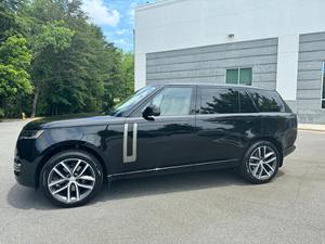 Sedán SE P400 LWB 2024 Usado, 5 Asientos, Transmisión Automática de 6 Velocidades, Techo Panorámico, Cuero Oscuro - Product Image 2