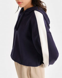 เสื้อฮู้ดครอปผู้หญิงสีกรมท่า แบบสวม สไตล์ลำลอง ทรงหลวม ลายทางสีขาว ออกแบบสบายๆ รับผลิตตามสั่ง (OEM) พร้อมสกรีนโลโก้ - Product Image 5