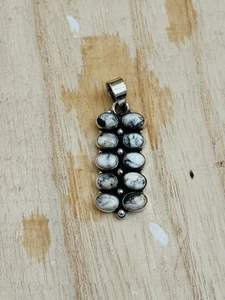 Colgante de Búfalo Blanco estilo suroeste hecho a mano en plata de ley con tecnología de incrustaciones de ajuste de bisel chapado en oro y rodio - Product Image 5