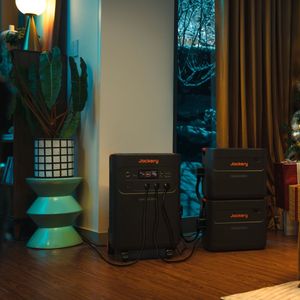 ส่วนลดโรงงานสุดคุ้ม ชุดแบตเตอรี่เสริม 5 ก้อน พร้อมอินเวอร์เตอร์ Pure Sine Wave และไฟฉาย ลิเธียมไอออนแบบพกพา - Product Image 5
