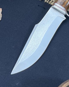 Cuchillo Bowie de acero D2 hecho a mano con Funda de cuero, cuchillo de caza con mango de madera y protector de acero Ideal para Bushcraft, - Product Image 4