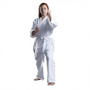 Uniformes de karaté pour femmes, costumes de karaté légers faits sur mesure pour hommes et femmes avec un matériau hautement renforcé et durable - Product Image 1