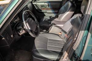 Jeep Cherokee Limited 4x4 del 2001, Usado, Sin Reserva, Un Solo Propietario Hasta 2024, Motor de 4.0 Litros y 6 Cilindros, Reemplazo Reciente de la Cabeza de Cilindros - Product Image 5