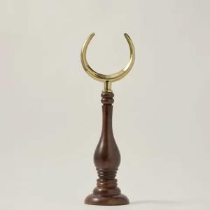 Figurine de gymnastique en métal élégante, objet de table sculptural, accent unique, intérieurs modernes, espaces de bureau, décoration inspirée du fitness - Product Image 1