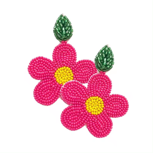 Boucles d'oreilles pendantes brodées à la main pour femmes pour les fêtes en forme de coeur - Product Image 3