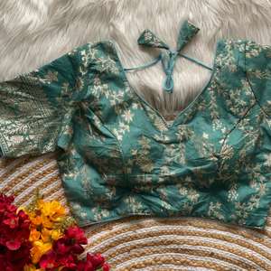 Nouveau Designer Couleur Incroyable Magnifique Looking Élégant Dernière Collection Soie Dola Avec Chemisier Brodé - Product Image 2