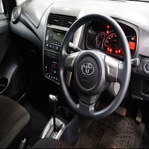 Best-seller Agya Volant à Gauche Pneus R16 Propulsion Sièges en Cuir Transmission Automatique Intérieur Clair Régulateur de Vitesse Adaptatif (ACC) - Product Image 3