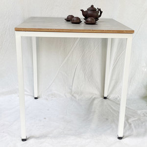 Mesa de Comedor Cuadrada de Diseño Minimalista 70x70cm de Madera Contrachapada con Patas de Hierro, Modelo Stabile-BA68087 - Product Image 4
