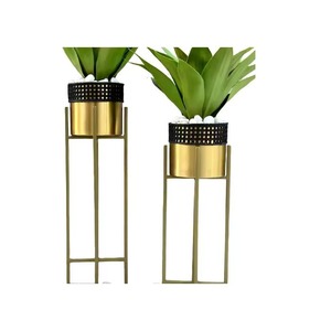 Juego de 2 macetas de metal de calidad estándar, maceta de hierro con soporte dorado plegable y suministros de jardín de color dorado - Product Image 6