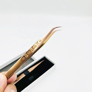 แหนบต่อขนตาสแตนเลส10มม. สลักรูปหัวใจทรงตรงโค้งด้านล่างเครื่องมือความงามแบบยั่งยืนโลโก้แบบกำหนดเอง - Product Image 4