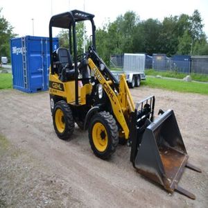 Chargeurs sur pneus compacts Gehl AL 140, mini-chargeurs frontaux, moteur diesel, chargeurs à fourches et à godets pour la ferme, la cour et la construction - Product Image 5