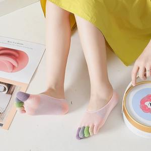 Calcetines de cinco dedos de algodón invisibles con agarre antideslizante en el talón y puntas de color pastel para uso diario pedidos a granel personalizados suministro al por mayor - Product Image 4