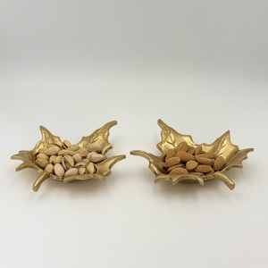 Nouveauté Bol décoratif pour fruits secs pour la décoration de Noël Design en feuille d'or en métal Design moderne et couleur or - Product Image 3