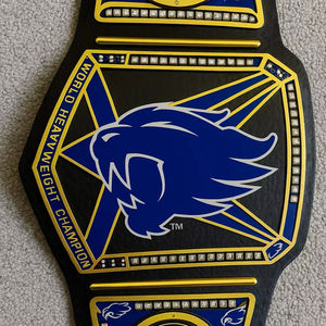 เข็มขัดหนังมวย8มม. พร้อมโลโก้โลหะผสมสังกะสีและดีไซน์ที่ได้แรงบันดาลใจจากผู้ผลิตและมวยปล้ำ - Product Image 1