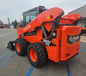 Chargeuse compacte sur pneus Kubota SSV75 d'occasion, 2 vitesses, couple élevé, pour travaux agricoles et de construction - Product Image 2
