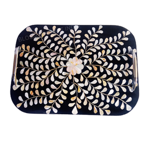 Plateau en bois traditionnel indien avec incrustation naturelle de nacre, poignée en acier, design en résine noire pour la maison et le service - Product Image 2