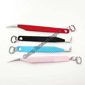 Pince à épiler pour extensions de cils en acier inoxydable isolé avec revêtement en poudre à volume différent de 90 degrés avec des breloques de chat Outil de beauté - Product Image 1