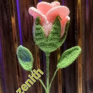 Rose au crochet tissée-Fleur de fil élégante pour cartes artisanales de bricolage et décor de pépinière - Product Image 1