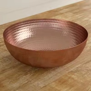Bol en cuivre élégant pour la décoration de la cuisine et le service de repas, ajoutant une touche de grâce rustique douce à toute pièce ou à toute table - Product Image 6